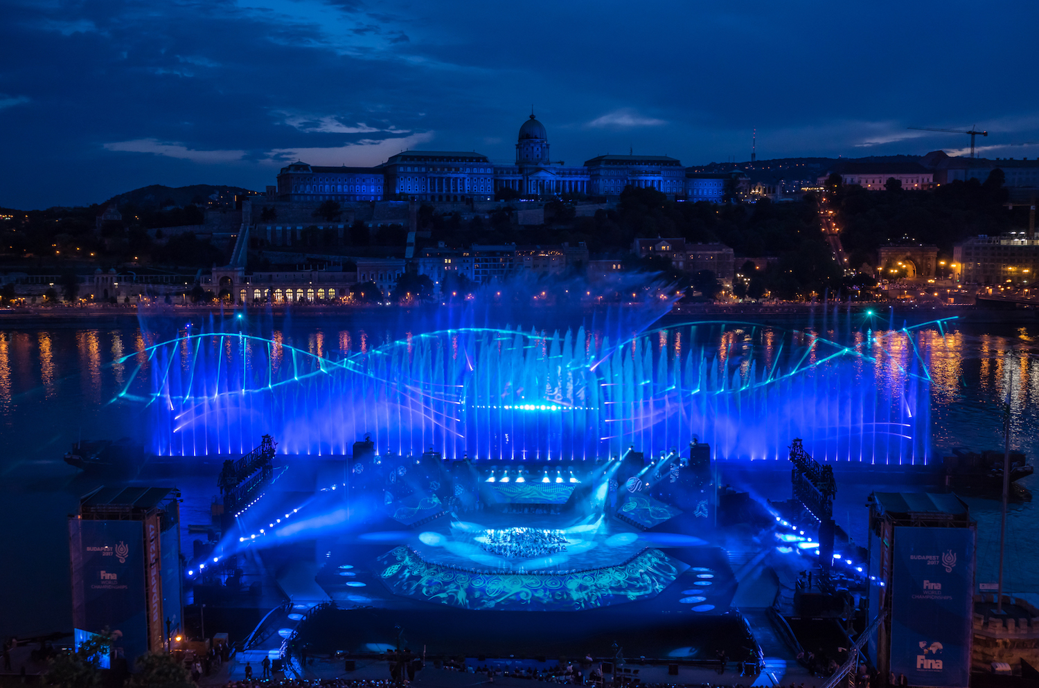 FINA OPENING CEREMONY : Jets d'eau, flammes par Crystal