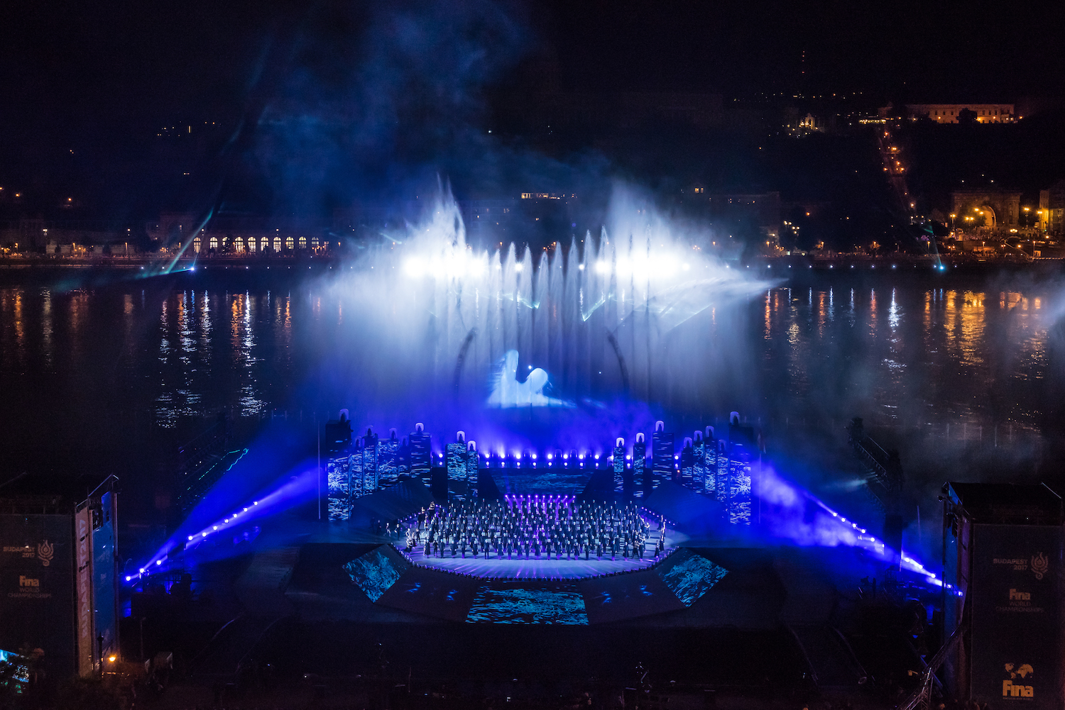 FINA OPENING CEREMONY : Jets d'eau, flammes par Crystal