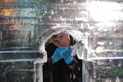 RENCONTRE AVEC NENAD KLAJIC, SCULPTEUR SUR GLACE