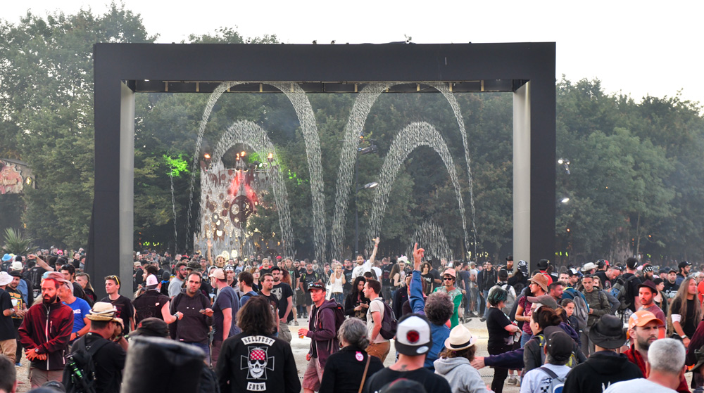 Hellfest Open Air Festival - 🍺 SUPPORT 🍺 Nos amis de la Mélusine  Brasserie ont ressorti des bouteilles et fûts de 2L de la fameuse Hellfest  IPA (disponible sur le site de