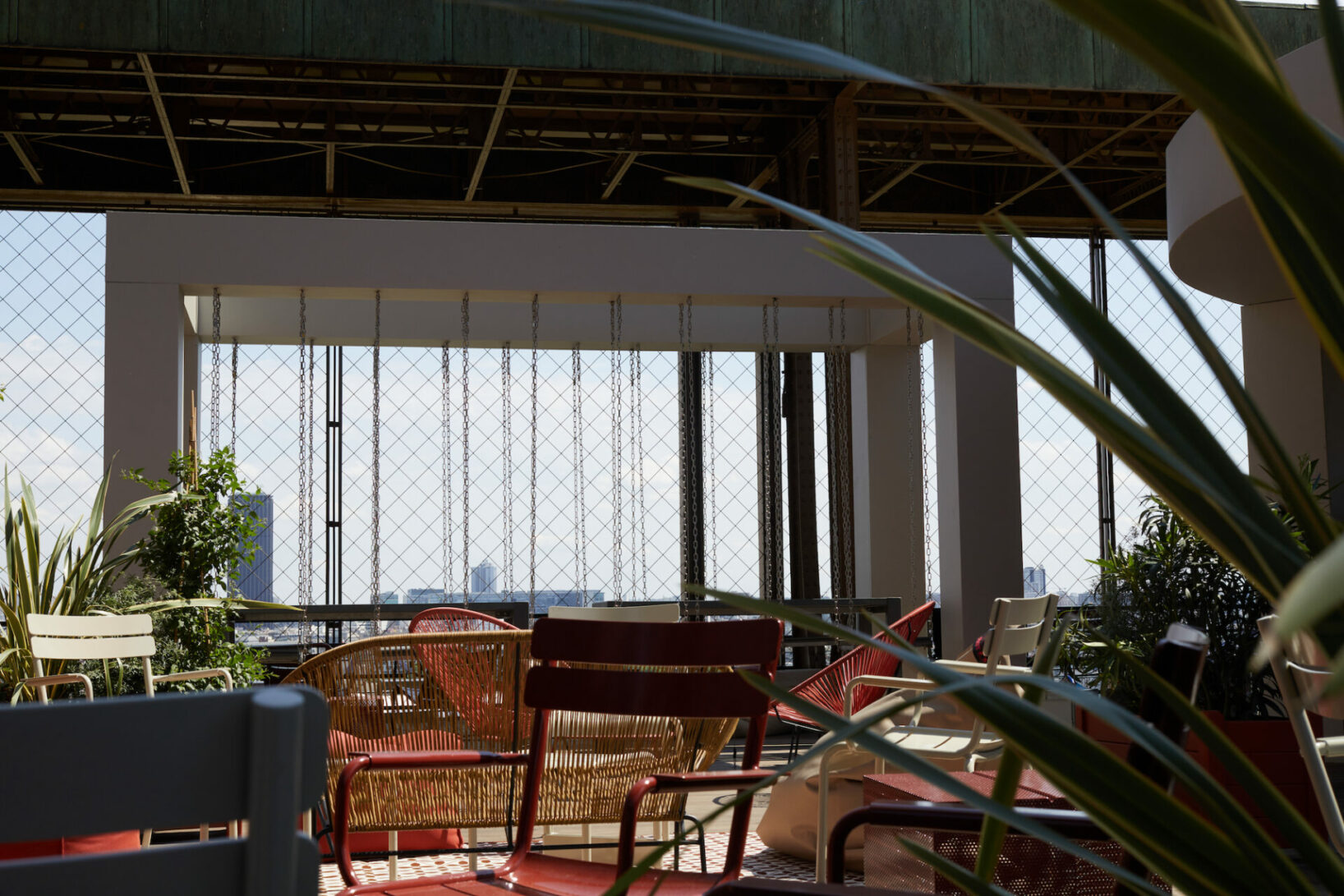 Décoration de la terrasse de la Tour Eiffel par les équipes de Crystal